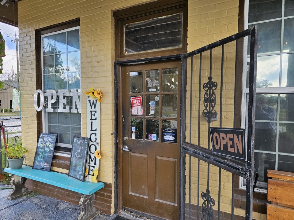 Front view of a small country diner.